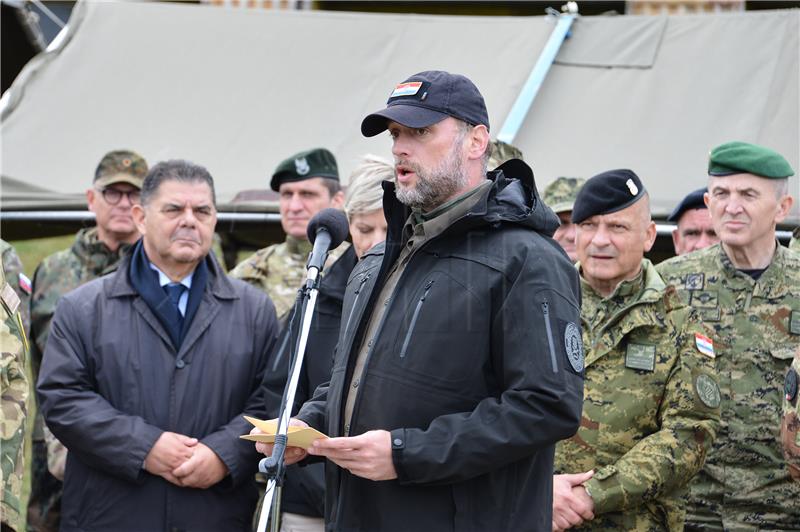 Banožić u Mađarskoj s hrvatskim vojnicima u NATO-ovoj aktivnosti ojačane budnosti