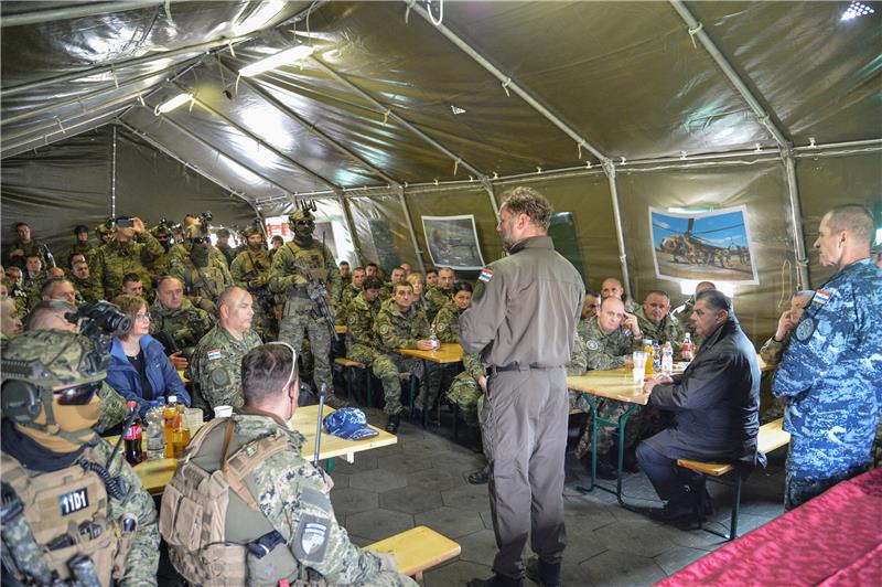 Banožić u Mađarskoj s hrvatskim vojnicima u NATO-ovoj aktivnosti ojačane budnosti