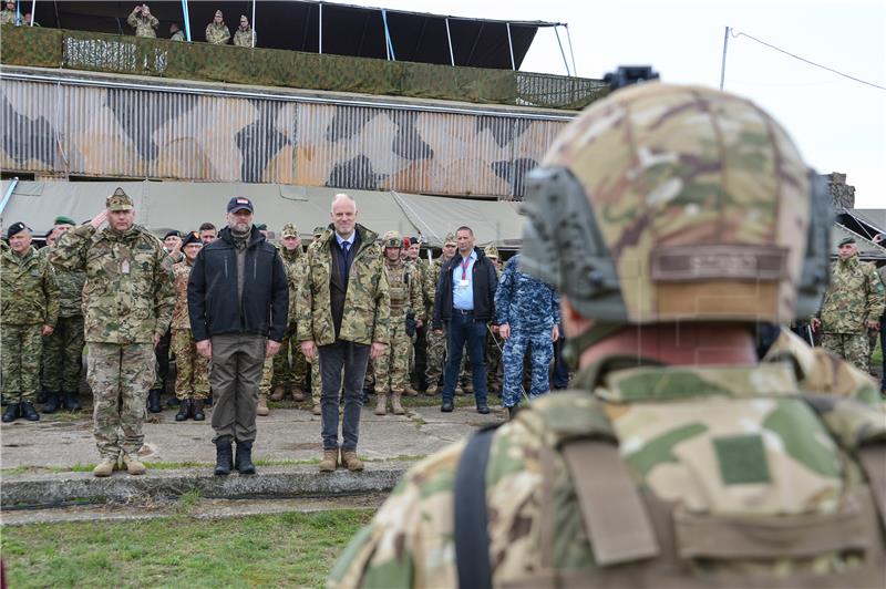 Banožić u Mađarskoj s hrvatskim vojnicima u NATO-ovoj aktivnosti ojačane budnosti