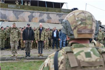 Banožić u Mađarskoj s hrvatskim vojnicima u NATO-ovoj aktivnosti ojačane budnosti