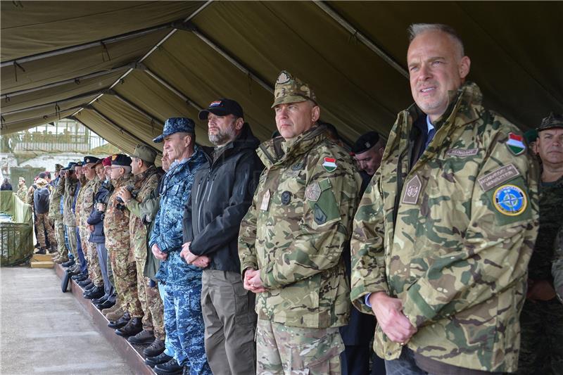 Banožić u Mađarskoj s hrvatskim vojnicima u NATO-ovoj aktivnosti ojačane budnosti