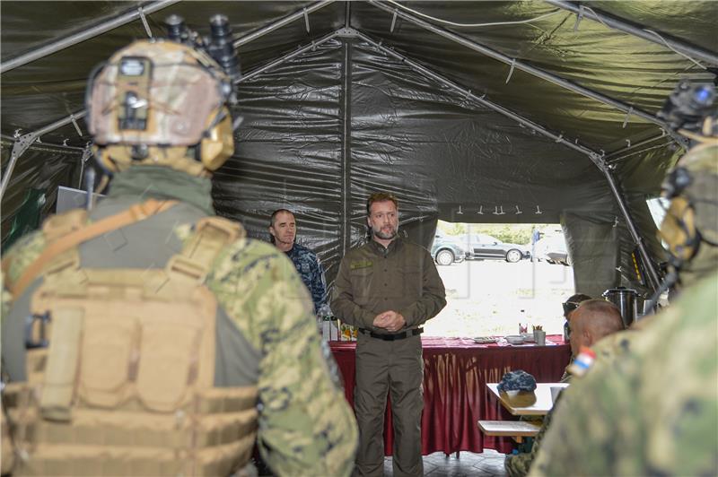 Banožić u Mađarskoj s hrvatskim vojnicima u NATO-ovoj aktivnosti ojačane budnosti