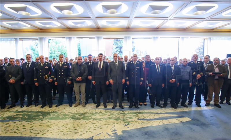 Milanović gives formal reception for Police Day