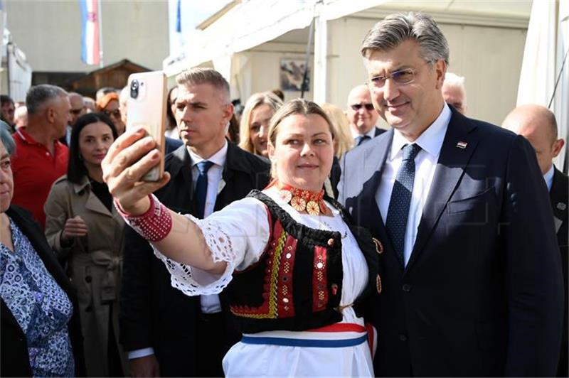 Plenković  otvorio tradicionalnu 24. manifestaciju "Jesen u Lici"