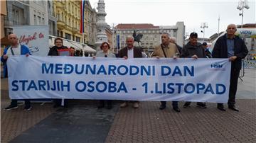 Uz Dan starijih osoba, HSU održao "šutljivi prosvjed" na glavnom zagrebačkom trgu