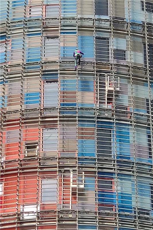 'Francuski Spiderman' i njegov sin popeli se na neboder u Barceloni