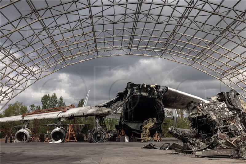 Eksplozije na aerodromu na Krimu - dužnosnici tvrde da je avion promašio pistu