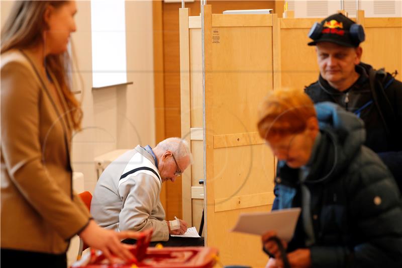 Stranka latvijskog premijera vodi na izborima - izlazne ankete