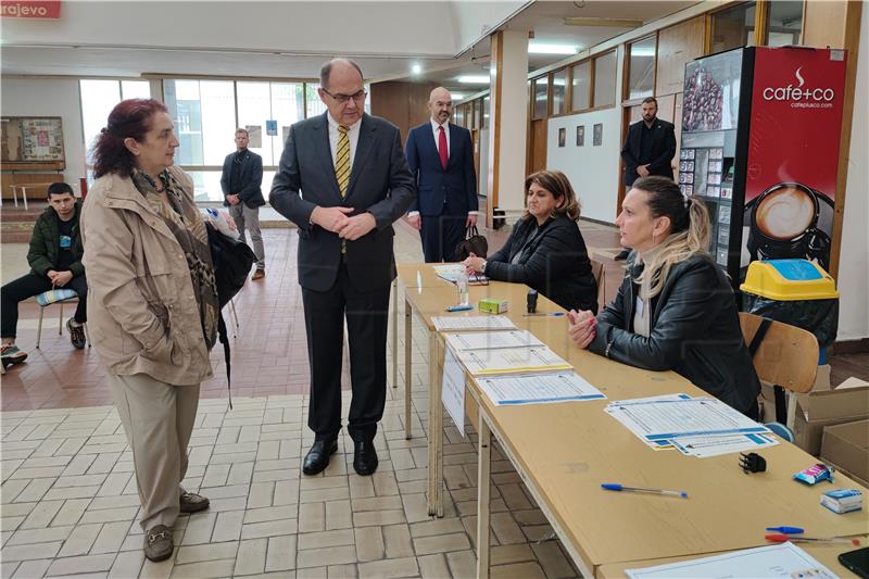 Schmidt u izbornoj noći izmijenio izborni zakon u korist Hrvata