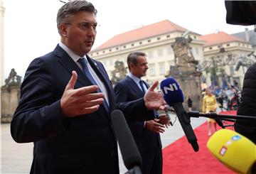 Plenković: Nonsens je tvrdnja da je Vučić odgodio sankcije 