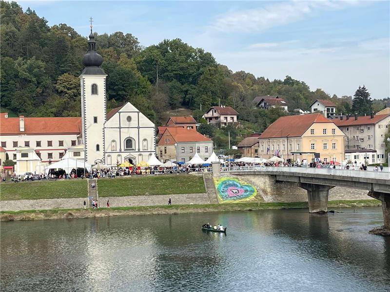 U Hrvatskoj Kostajnici počela Kestenijada