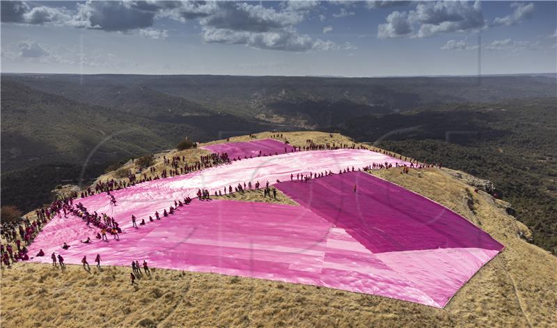 SPAIN BREAST CANCER AWARENESS GUINNESS RECORD