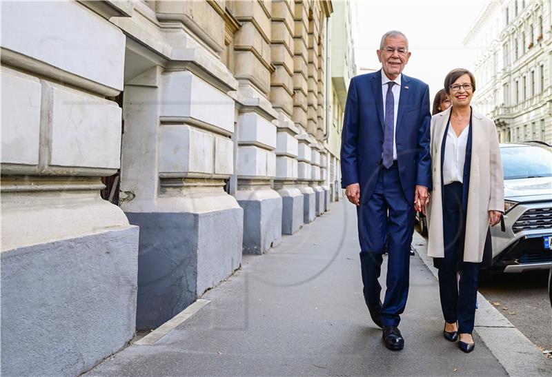 Izbori u Austriji: Ponovno izabran Van der Bellen - izlazne ankete