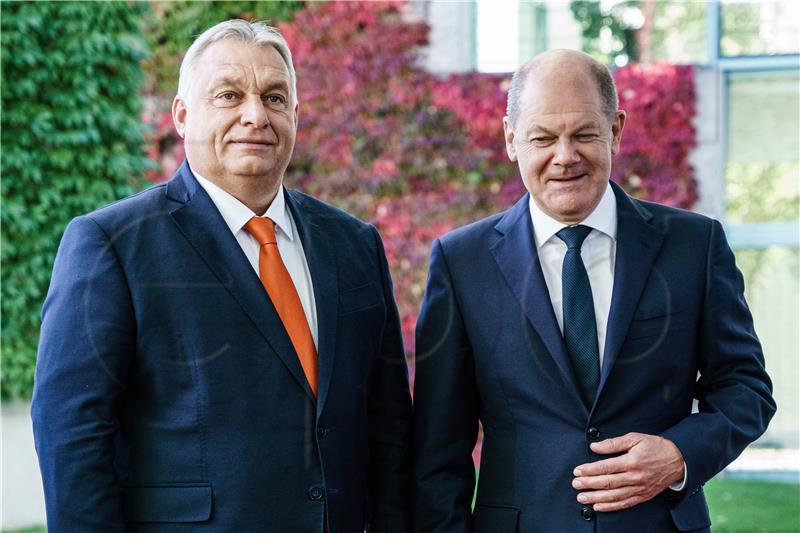 Orban se u Berlinu susreo sa Scholzom, ali i s Angelom Merkel