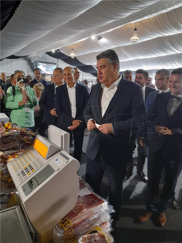 14th International Prosciutto Fair kicks off in Tinjan