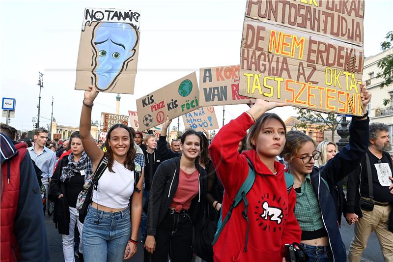 HUNGARY EDUCATION DEMONSTRATION