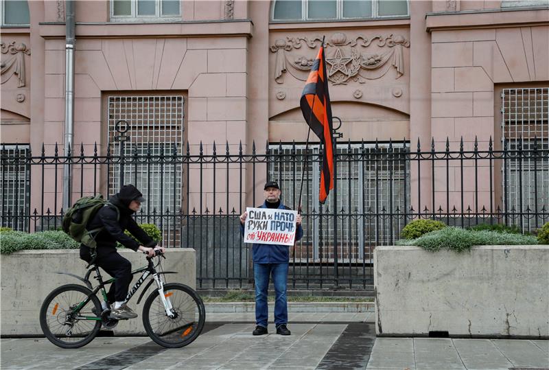 SAD će Ukrajini poslati novi paket pomoći sa streljivom i vojnim vozilima