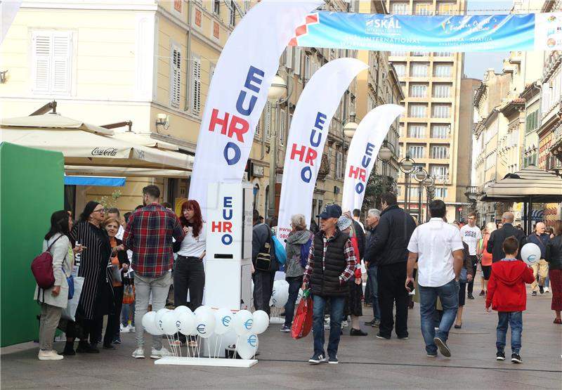 Rijeka: Kampanja "Euro - naš novac"