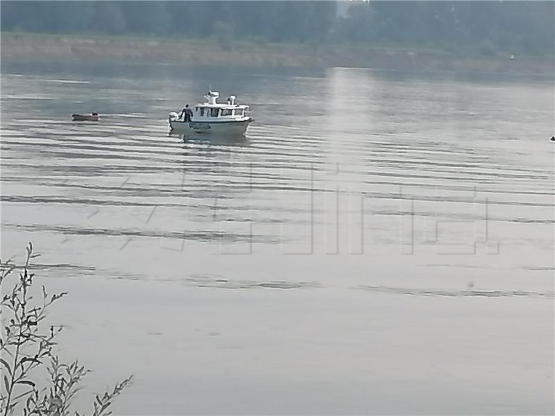 Policija iz nabujale Save izvukla migranta 