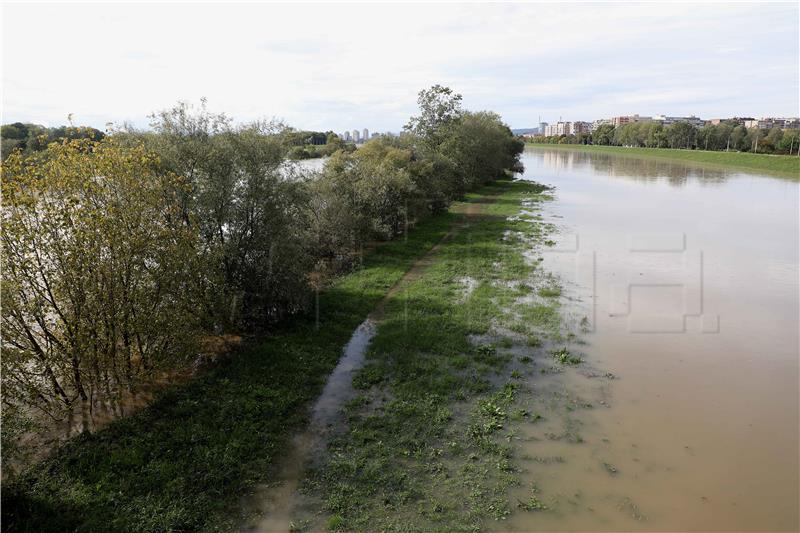 Croatian police rescue migrant from swollen River Sava