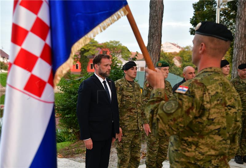 Banožić i sudionici hodnje "Alfred Hill" odali počast poginulim braniteljima