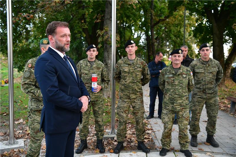 Banožić i sudionici hodnje "Alfred Hill" odali počast poginulim braniteljima