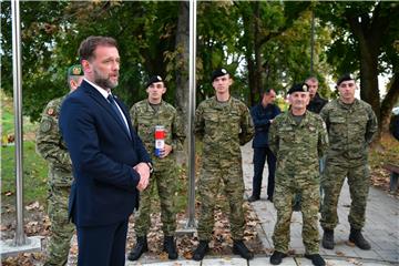 Banožić i sudionici hodnje "Alfred Hill" odali počast poginulim braniteljima