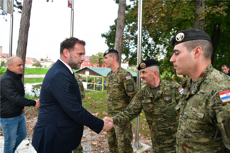 Banožić i sudionici hodnje "Alfred Hill" odali počast poginulim braniteljima