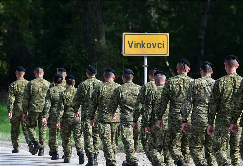 Banožić i sudionici hodnje "Alfred Hill" odali počast poginulim braniteljima