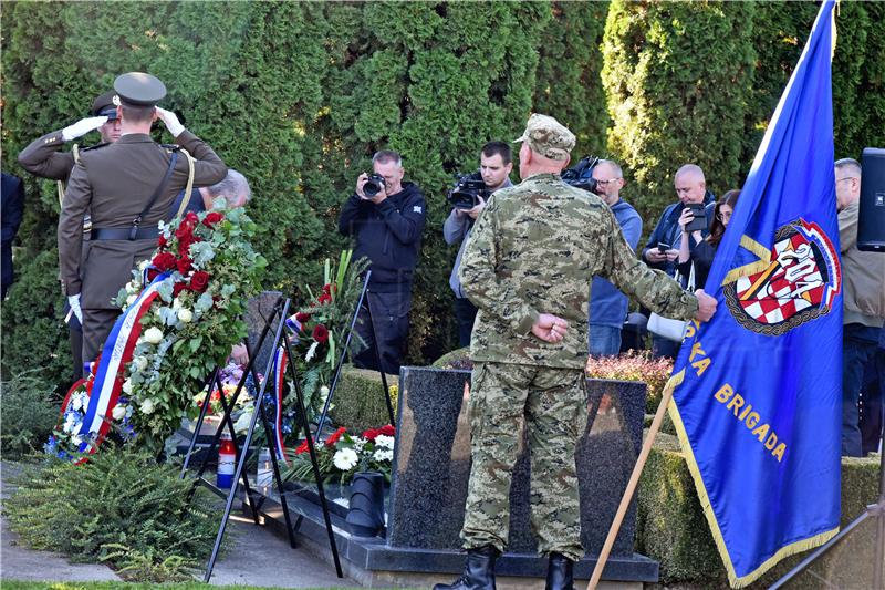 Položeni vijenci na grobu pukovnika Alfreda Hilla