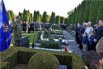 Položeni vijenci na grobu pukovnika Alfreda Hilla