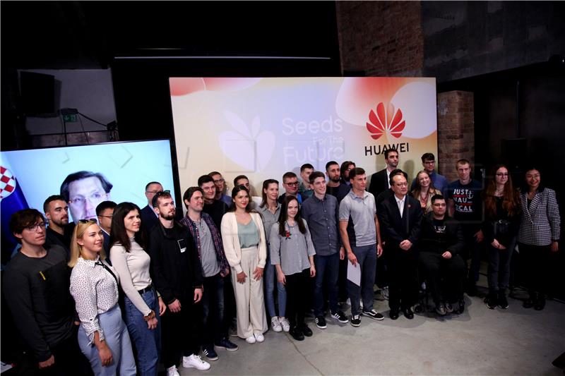 Huawei Technologies presents 30 Croatian students with certificates