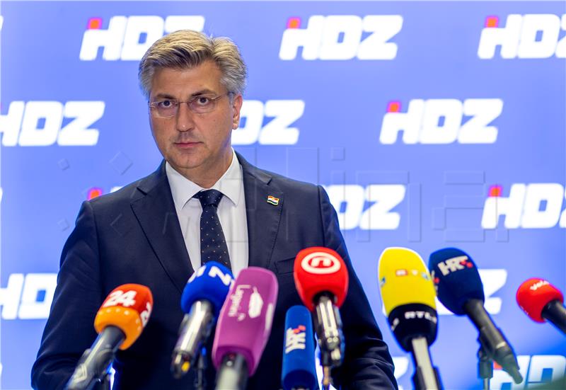 Plenković talks negotiations with unions, Sunday shopping