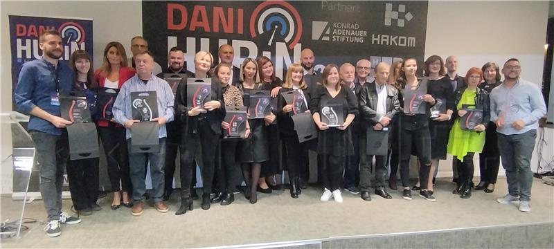 Dodijeljene nagrade HURiN: Zlatni mikrofon Radio Karlovcu 