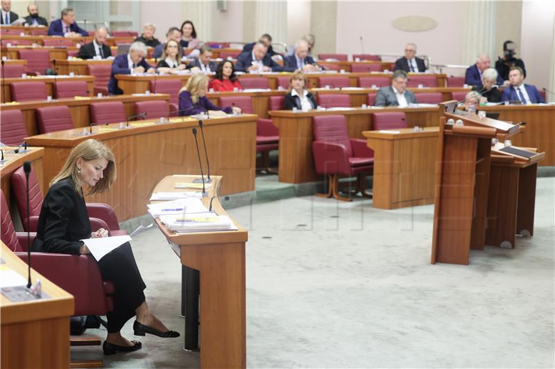 Croatian parliament adopts government's annual report