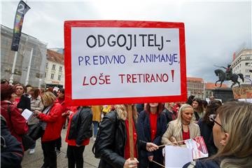 Počeo prosvjed odgojitelja na Trgu bana Jelačića