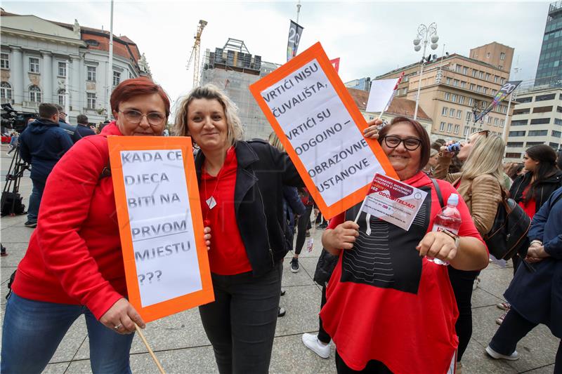 Počeo prosvjed odgojitelja na Trgu bana Jelačića