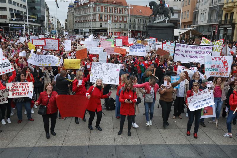 Odgojitelji zaprijetili na prosvjedu štrajkom i izlaskom na ulice