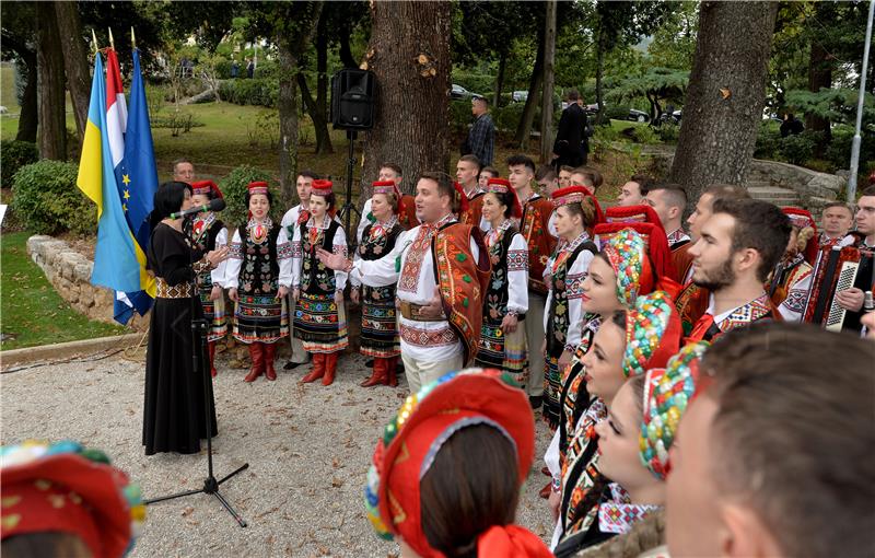 Otkriven spomenik ukrajinskom pjesniku Ivanu Franku u Lovranu