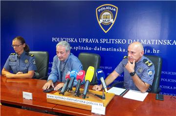 Split: Policija je morala pucati u zrak, prijetilo im se razbijenim bocama