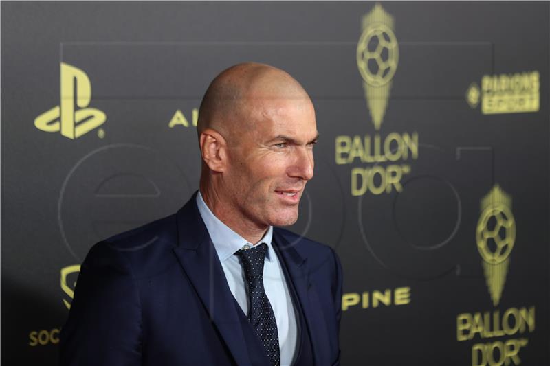 Zidane tvrdi da je blizu povratku na trenersku klupu