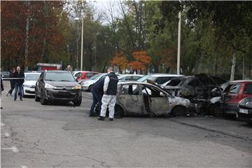 U požaru oštećeno sedam automobila