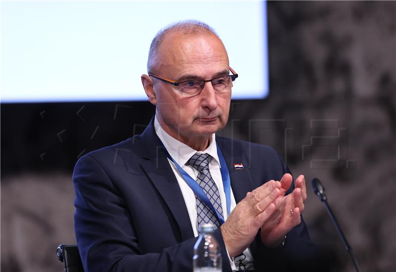 FM praises government's activities in protecting Bosnian Croats