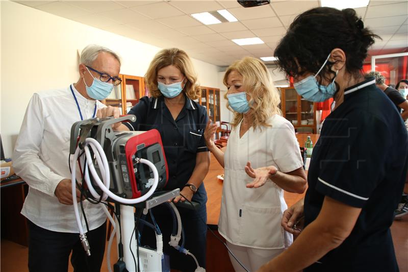 Splitski vatrogasci bolnici donirali mobilni respirator