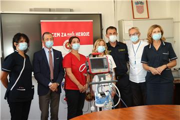 Splitski vatrogasci bolnici donirali mobilni respirator