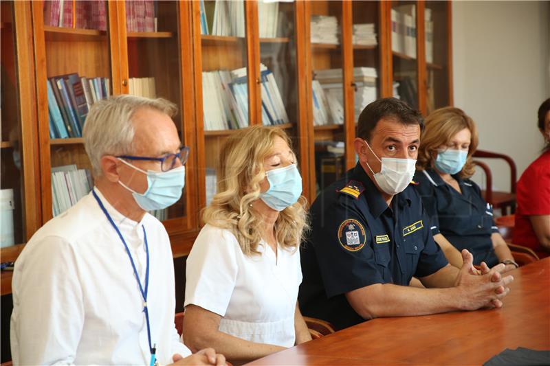 Splitski vatrogasci bolnici donirali mobilni respirator