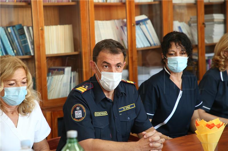 Splitski vatrogasci bolnici donirali mobilni respirator