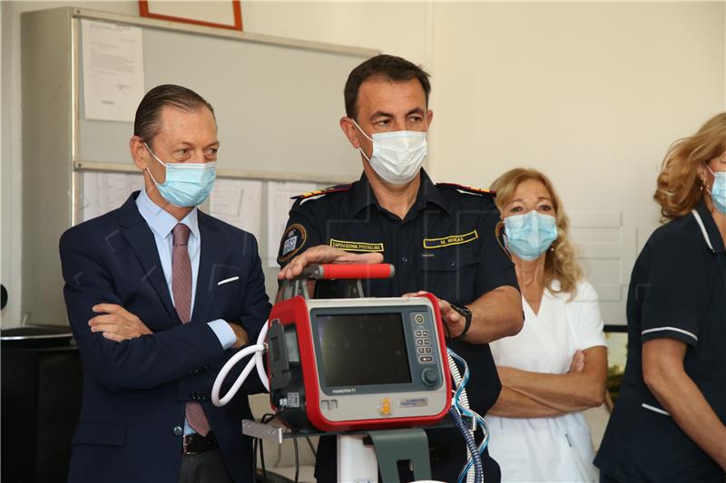 Splitski vatrogasci bolnici donirali mobilni respirator