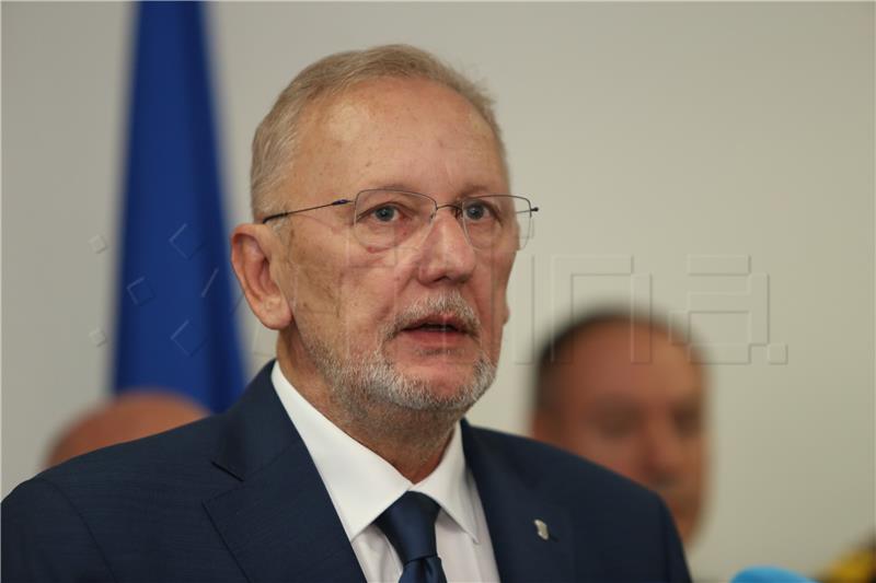 Božinović: Prikupljaju se sve informacije o preuzimanju Fortenove