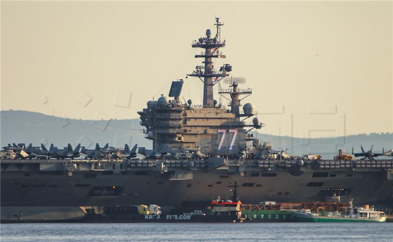 Američki nosač aviona USS George H.W. Bush uplovio pred splitsku luku